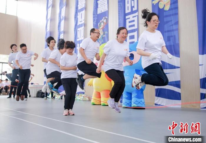 浙江宁波举办别样民族趣味运动会