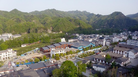 康县阳坝镇山泉水生产基地项目顺利通水，为乡村振兴注入“水动能”